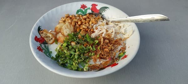 Bubur Ayam Tasik Mang Entang: Hangat, Pedas, dan Otentik dari Tasikmalaya