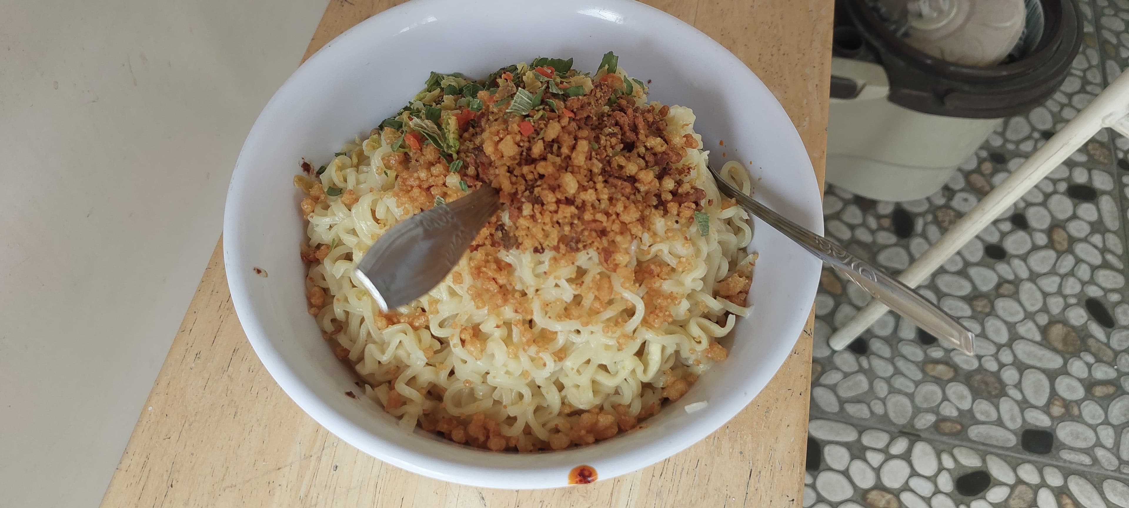 Mie Sedaap Goreng Chef Devina: Eksperimen Campur Tiga Bungkus dan Kremesan yang Mendominasi